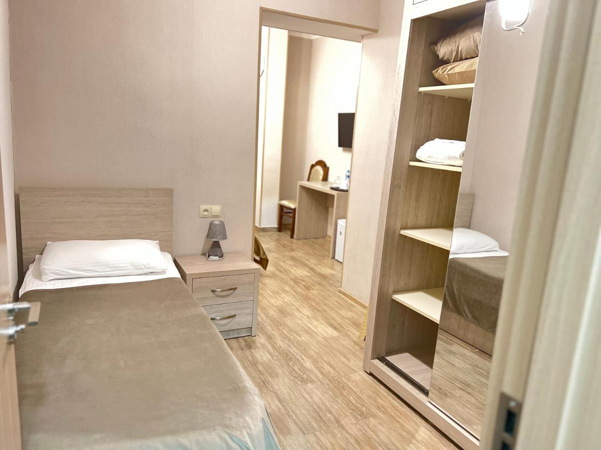 Family Hotel Triston Тбілісі Екстер'єр фото