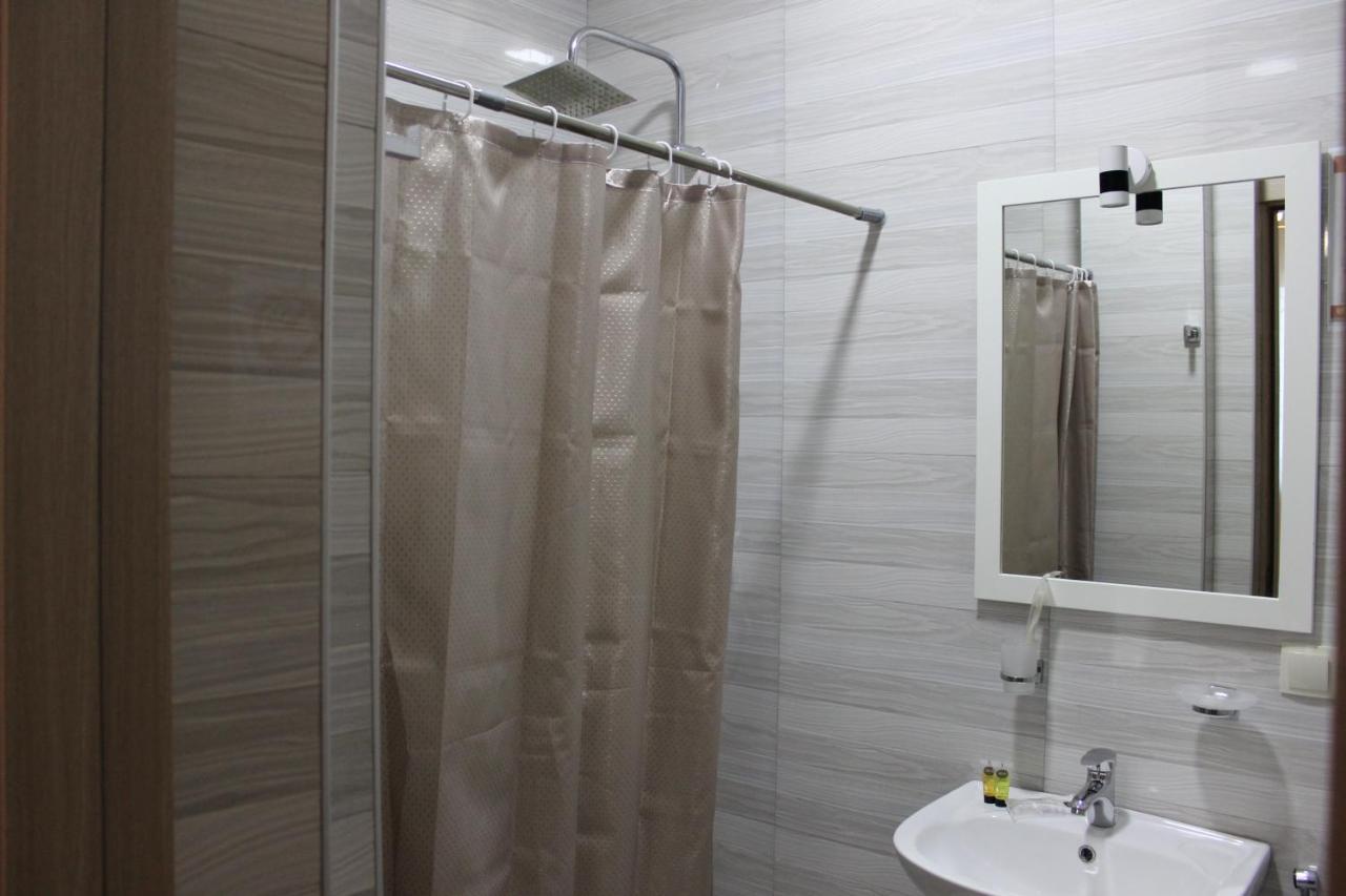 Family Hotel Triston Тбілісі Екстер'єр фото